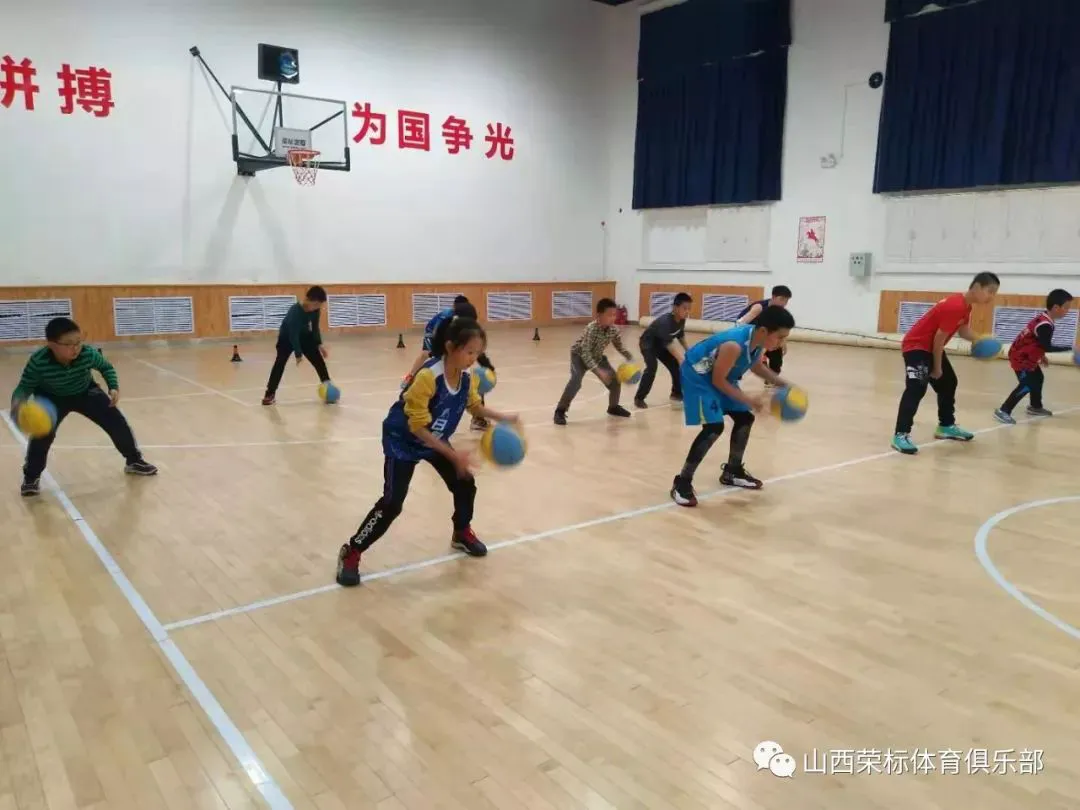 如何通过练习提升篮球罚球的速度和准确性?_0